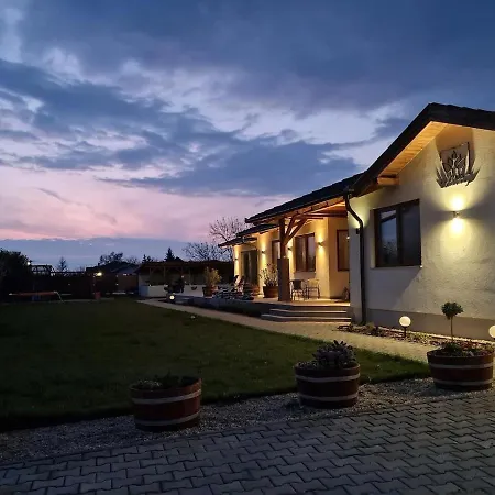فيلة Liliomos Udvarhaz Tiszavalk